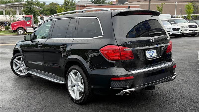 Used 2016 Mercedes-Benz GL 550 4MATIC image 4