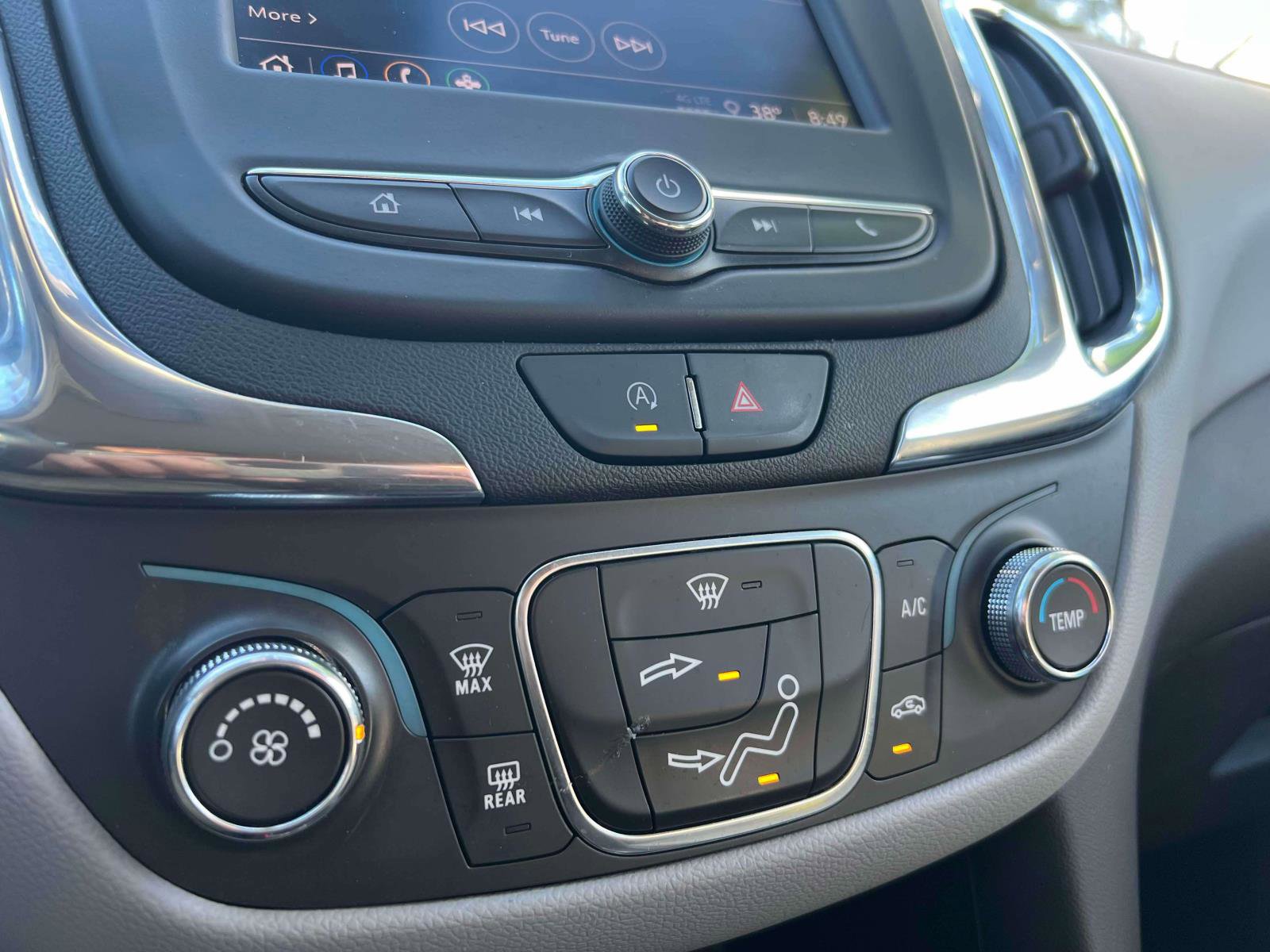 Used 2024 Chevrolet Equinox LS w/ LS Convenience Package image 9