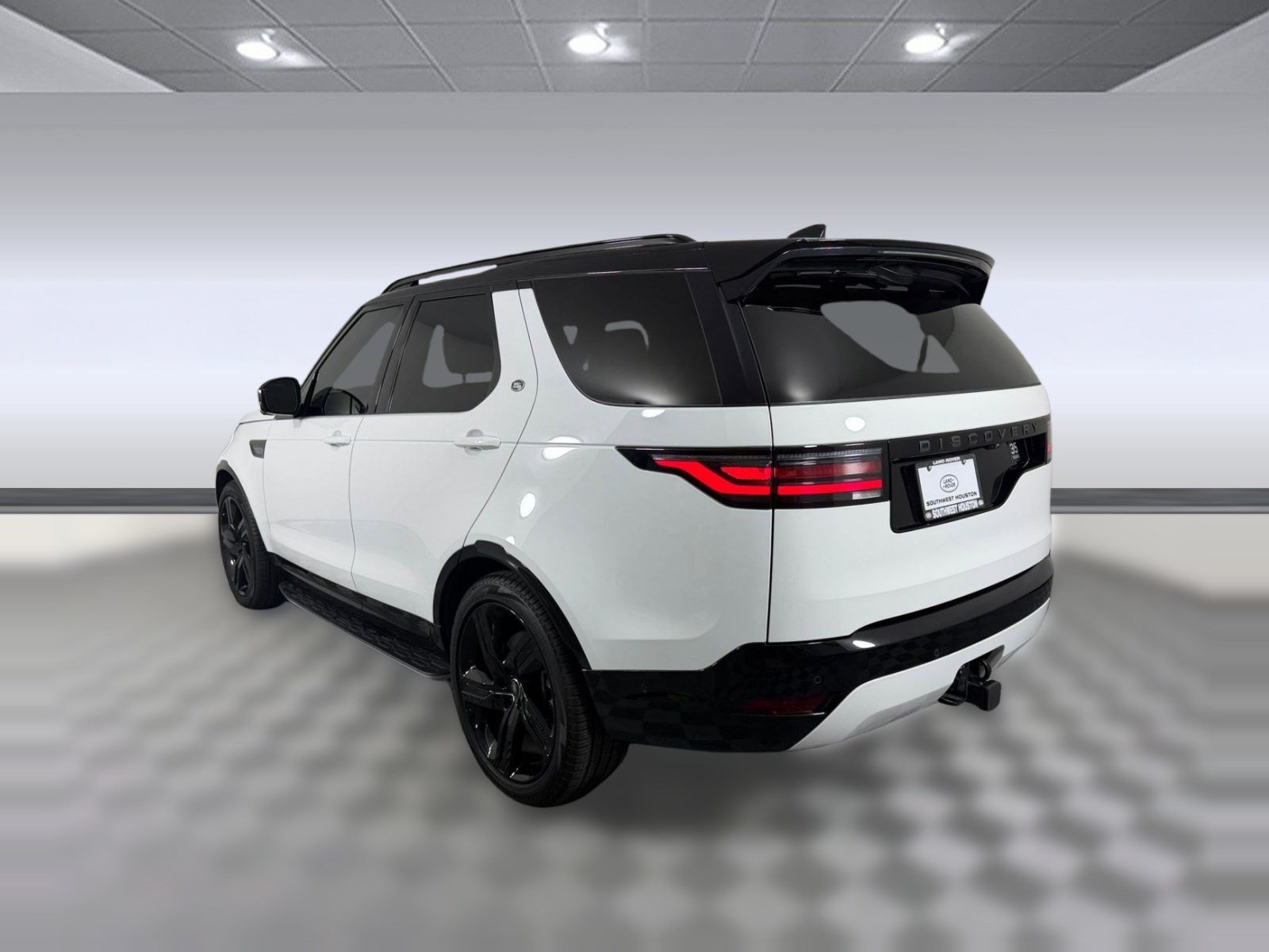 Used 2025 Land Rover Discovery Dynamic SE AWD/4WD image 3