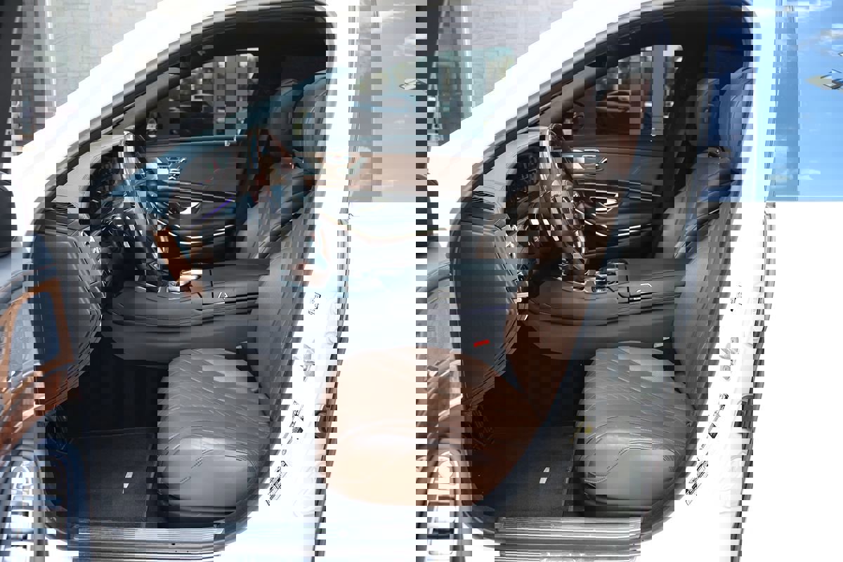 Used 2018 Mercedes-Benz S 560 4MATIC Sedan image 33