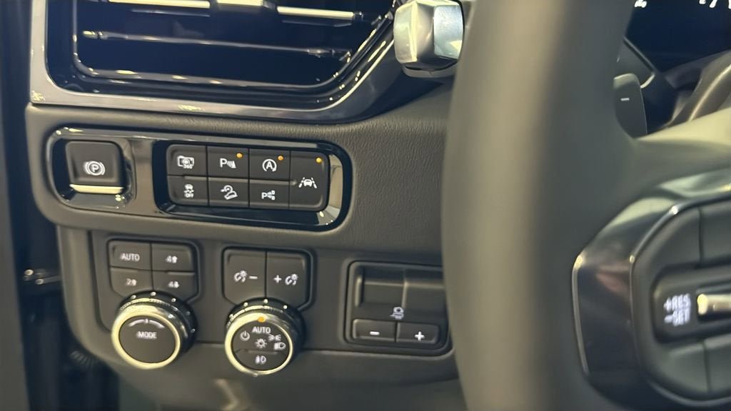 New 2026 GMC Yukon XL AT4 w/ AT4 Preferred Package AWD/4WD image 34