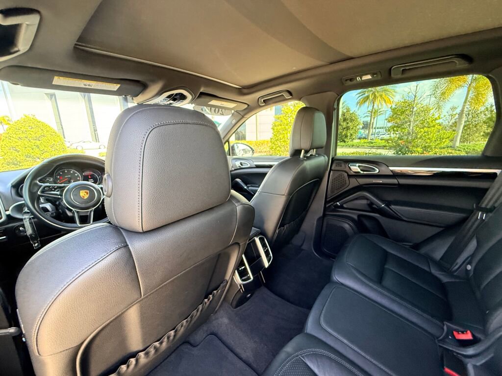 Used 2016 Porsche Cayenne image 19