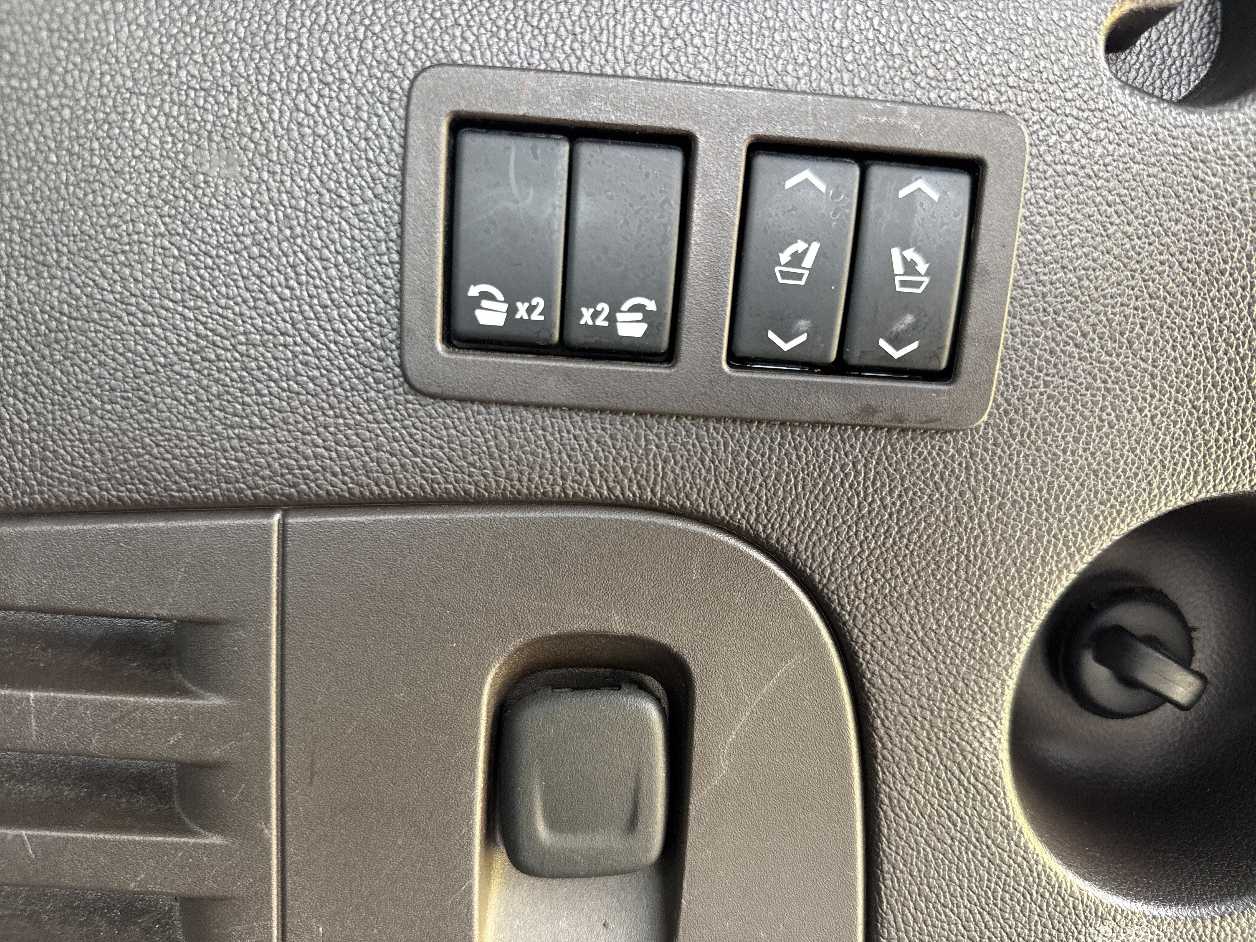 Used 2018 GMC Yukon XL Denali w/ Open Road Package AWD/4WD image 37