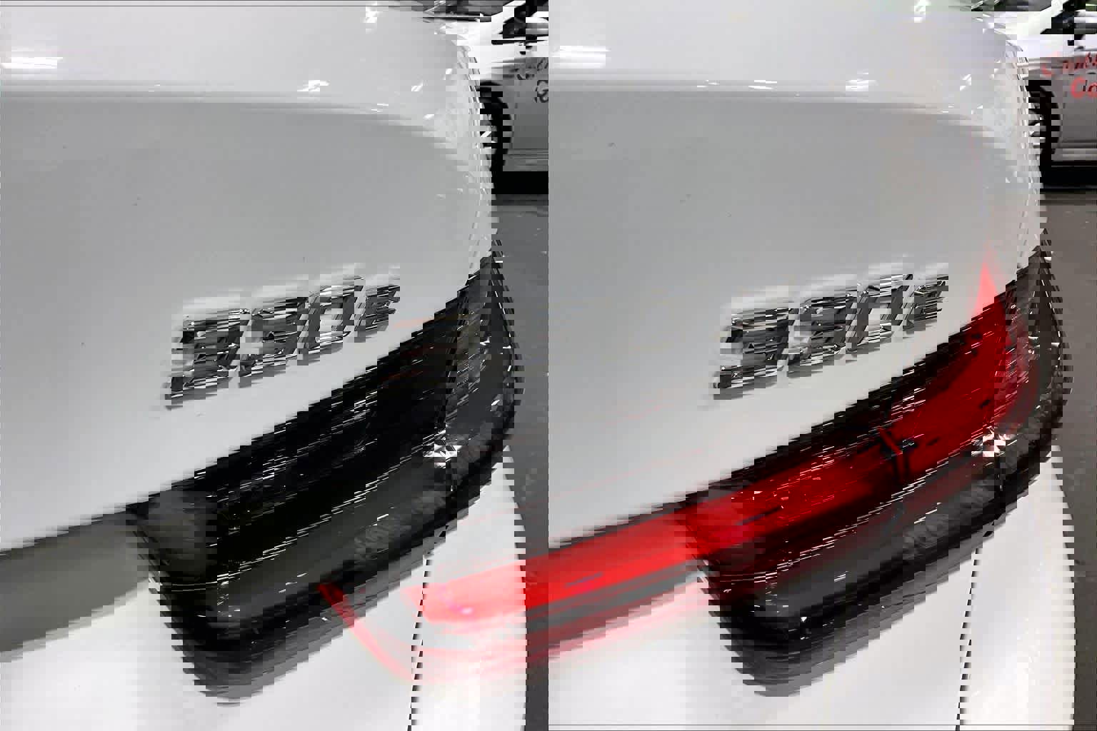 Used 2022 BMW 330e xDrive w/ Premium Package image 9