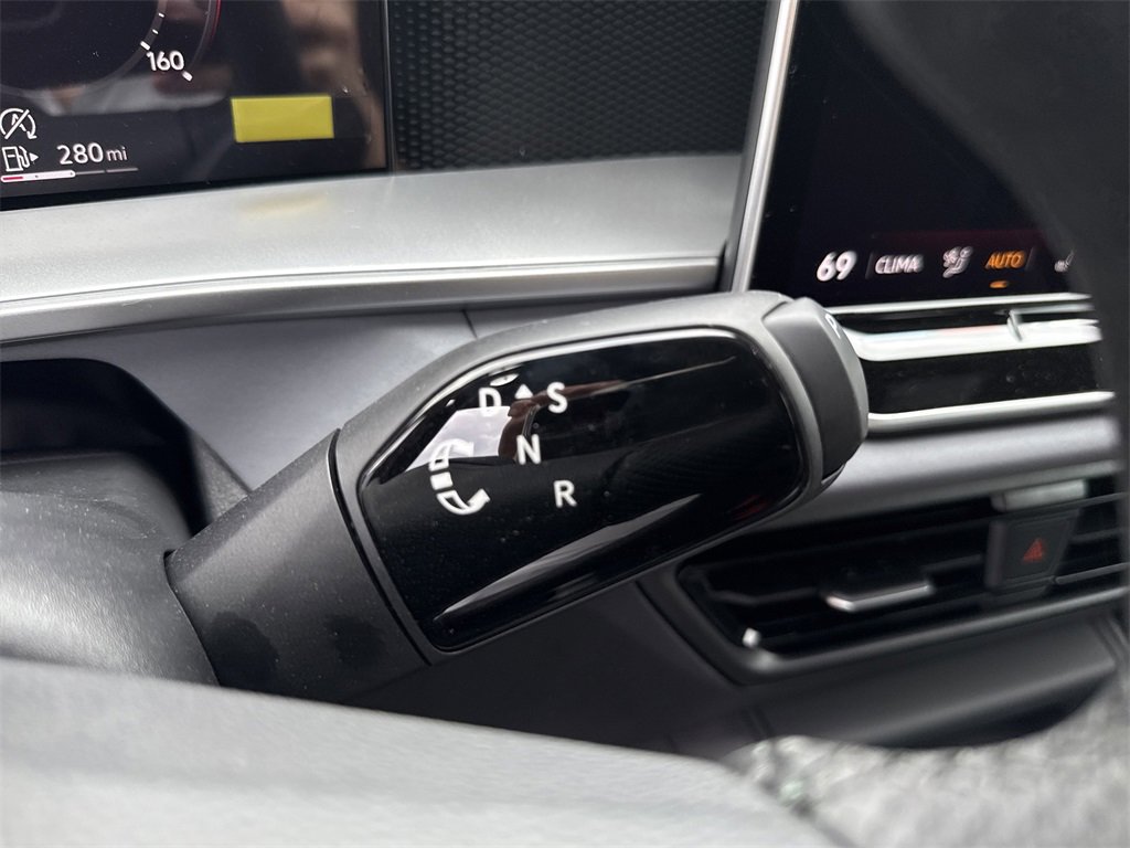 New 2026 Volkswagen Tiguan SE R-Line image 17