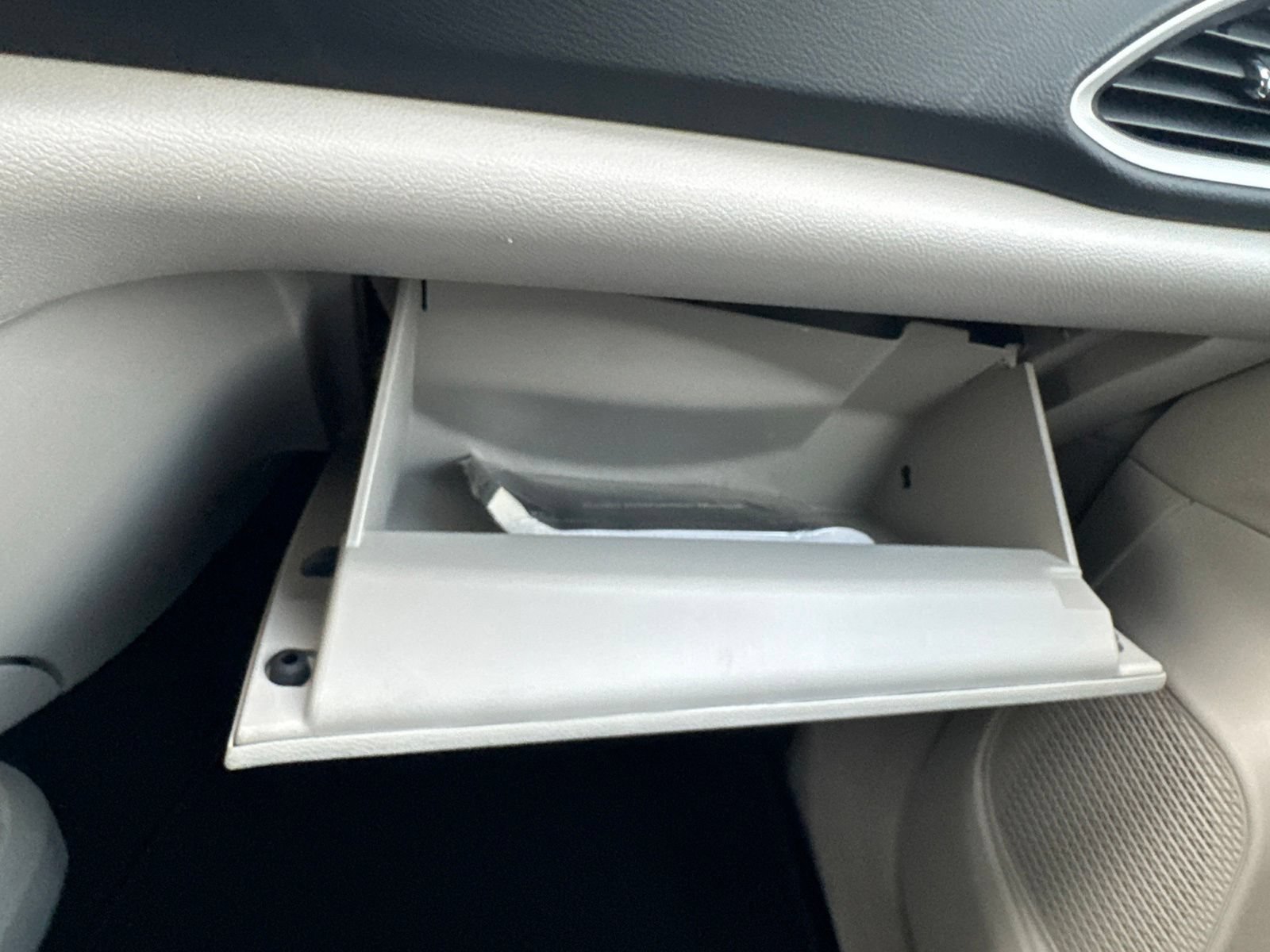 Used 2022 Chrysler Voyager LX FWD image 32