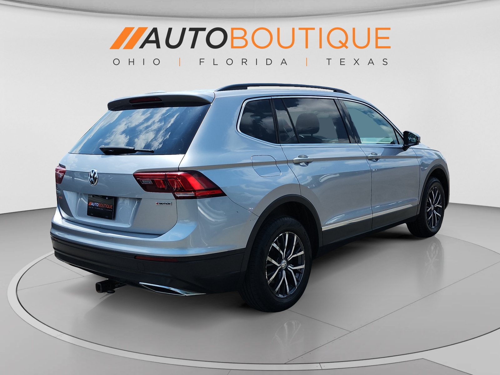 Used 2020 Volkswagen Tiguan SEL AWD/4WD image 5
