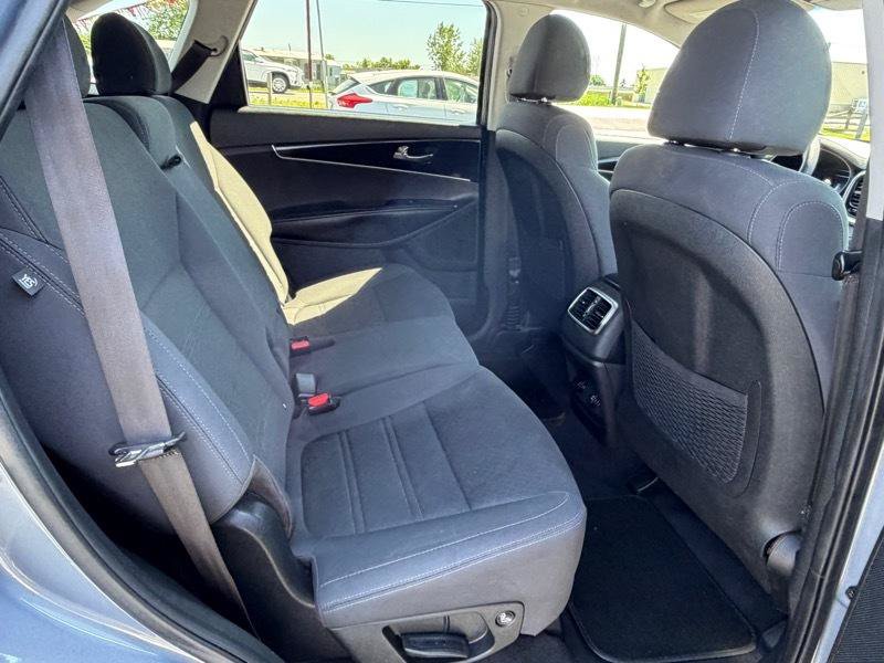 Used 2020 Kia Sorento LX FWD image 7