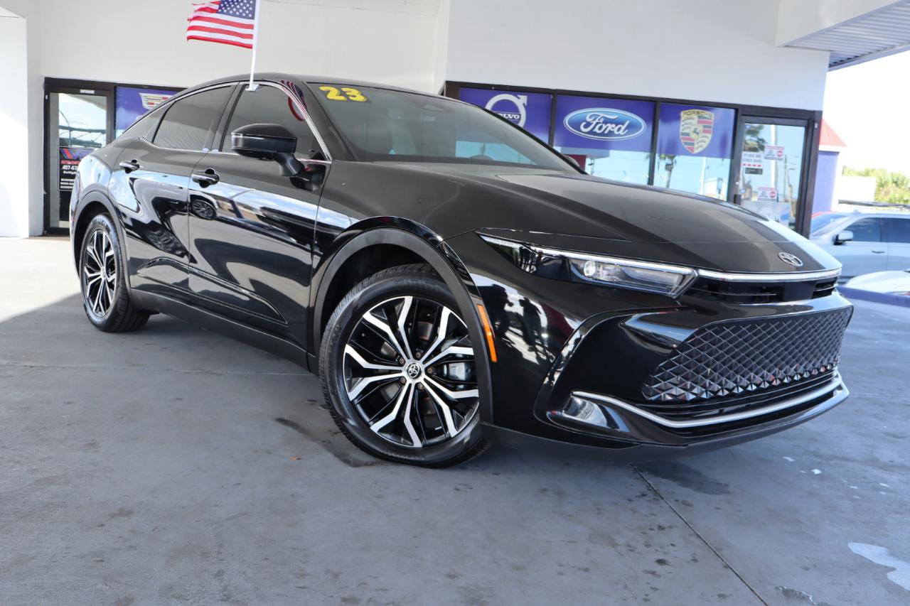 Used 2023 Toyota Crown image 3