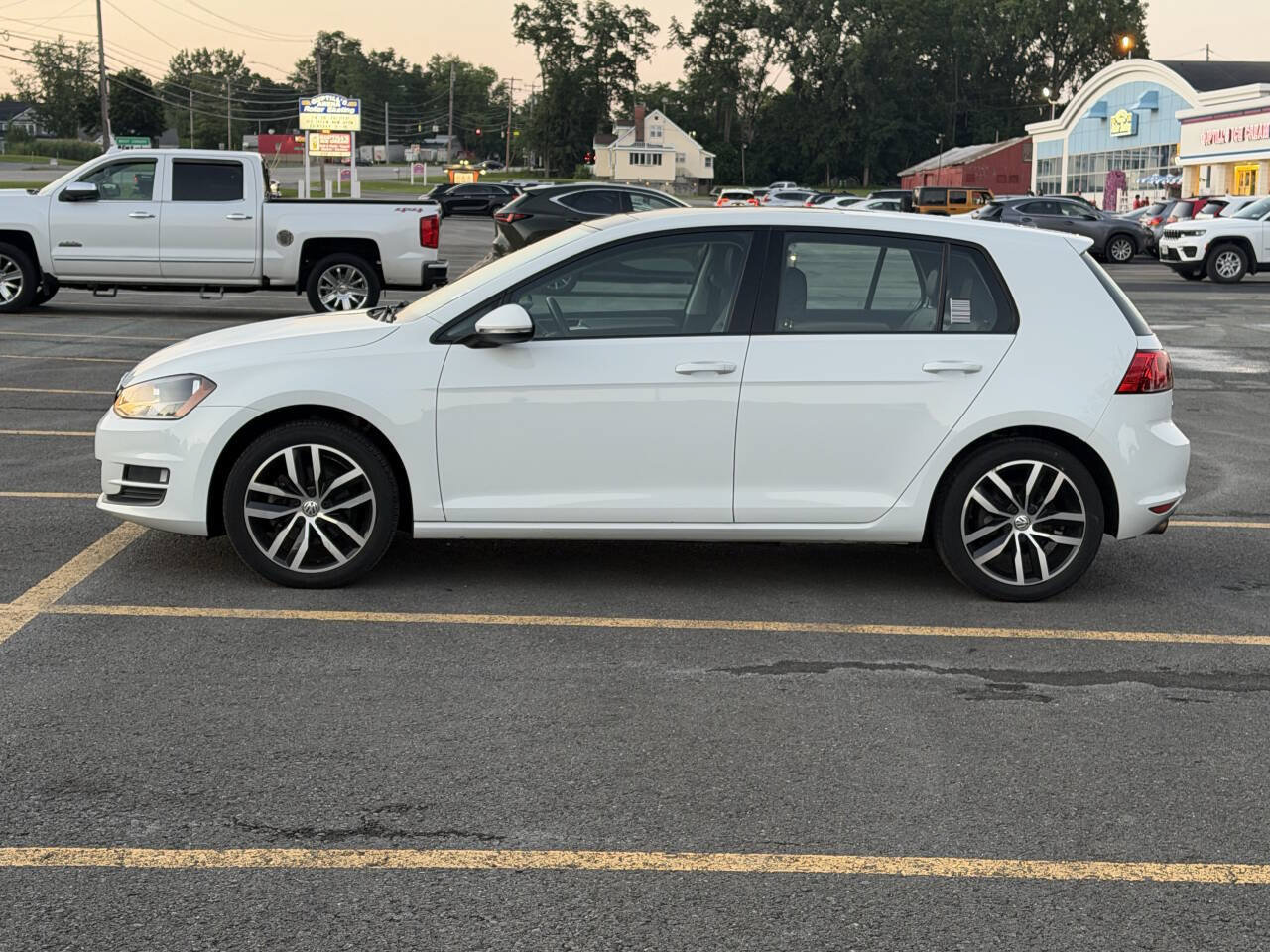 Used 2015 Volkswagen Golf SE FWD image 9