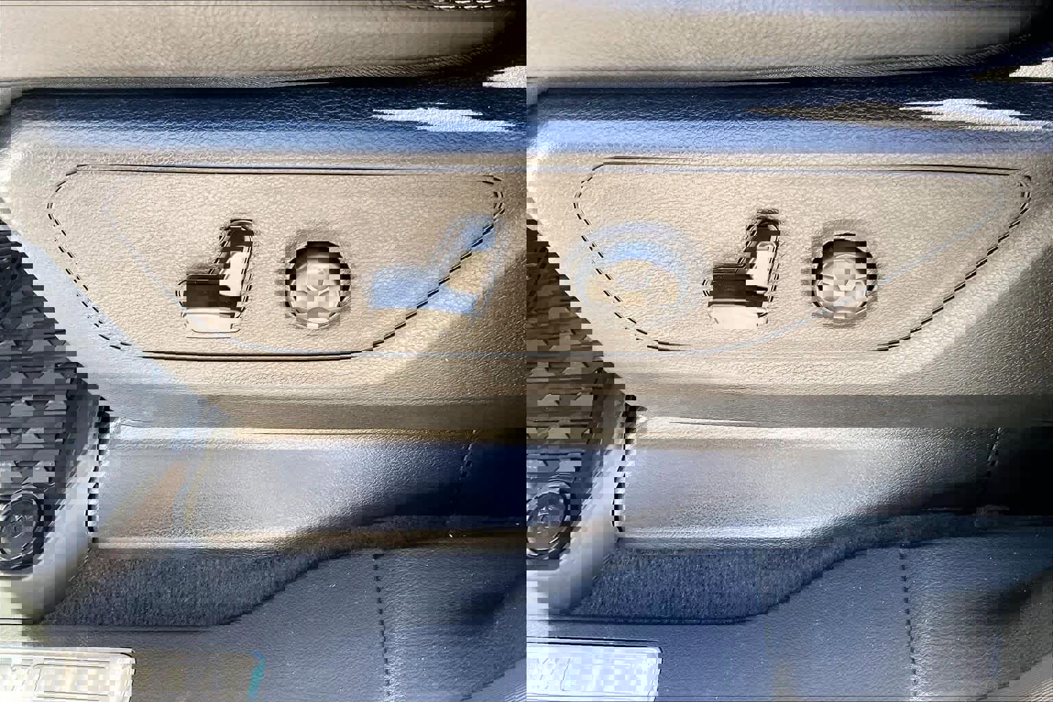 New 2026 RAM 1500 RHO w/ Bed Utility Group image 17