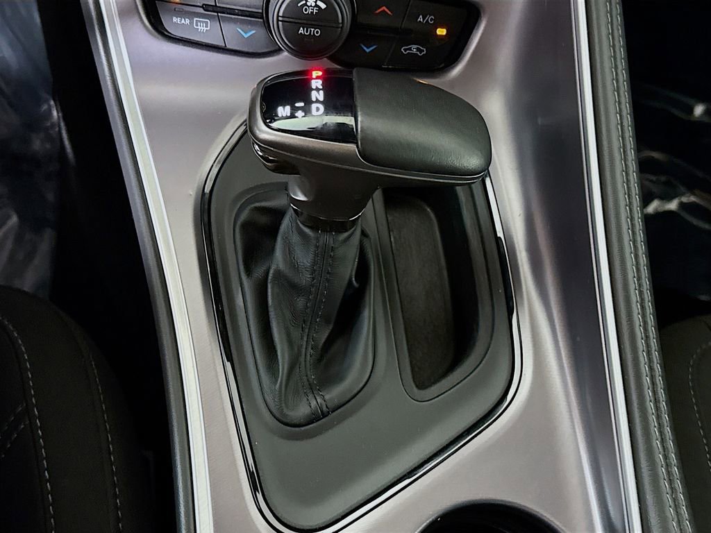 Used 2019 Dodge Challenger SXT w/ Driver Convenience Group image 10