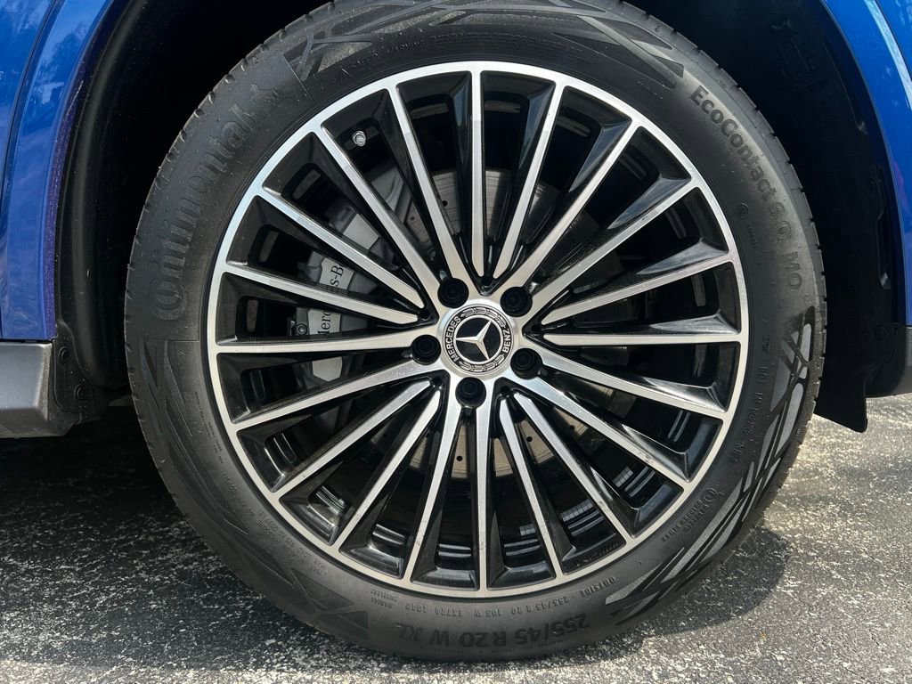 Used 2025 Mercedes-Benz GLC 350e 4MATIC image 9