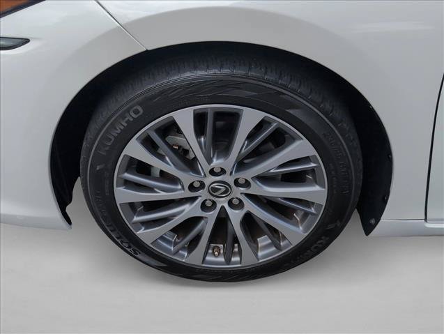 Used 2020 Lexus ES 300h w/ Premium Package FWD image 29