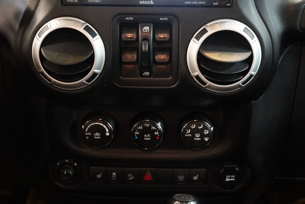Used 2014 Jeep Wrangler Unlimited Sahara w/ Connectivity Group AWD/4WD image 20