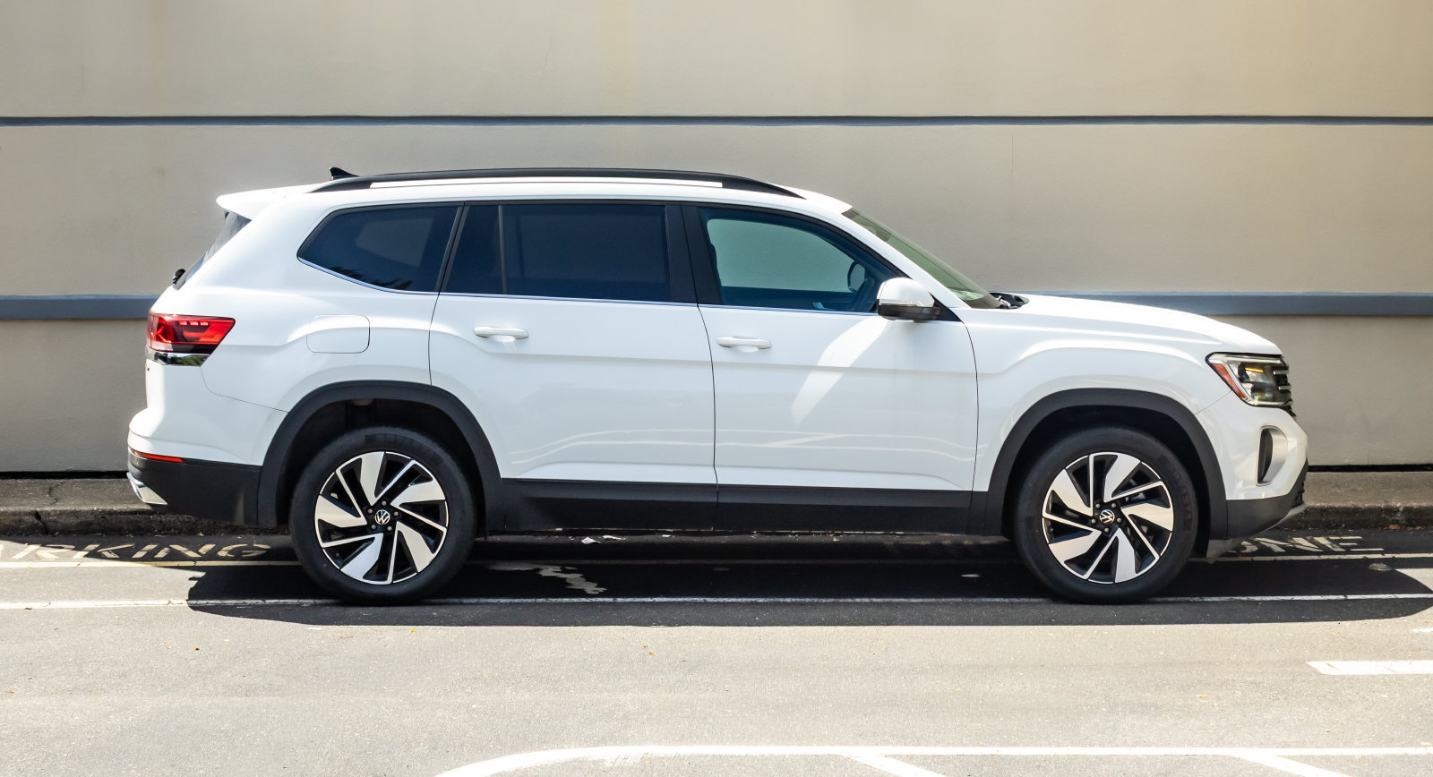 Used 2024 Volkswagen Atlas SE AWD/4WD image 9