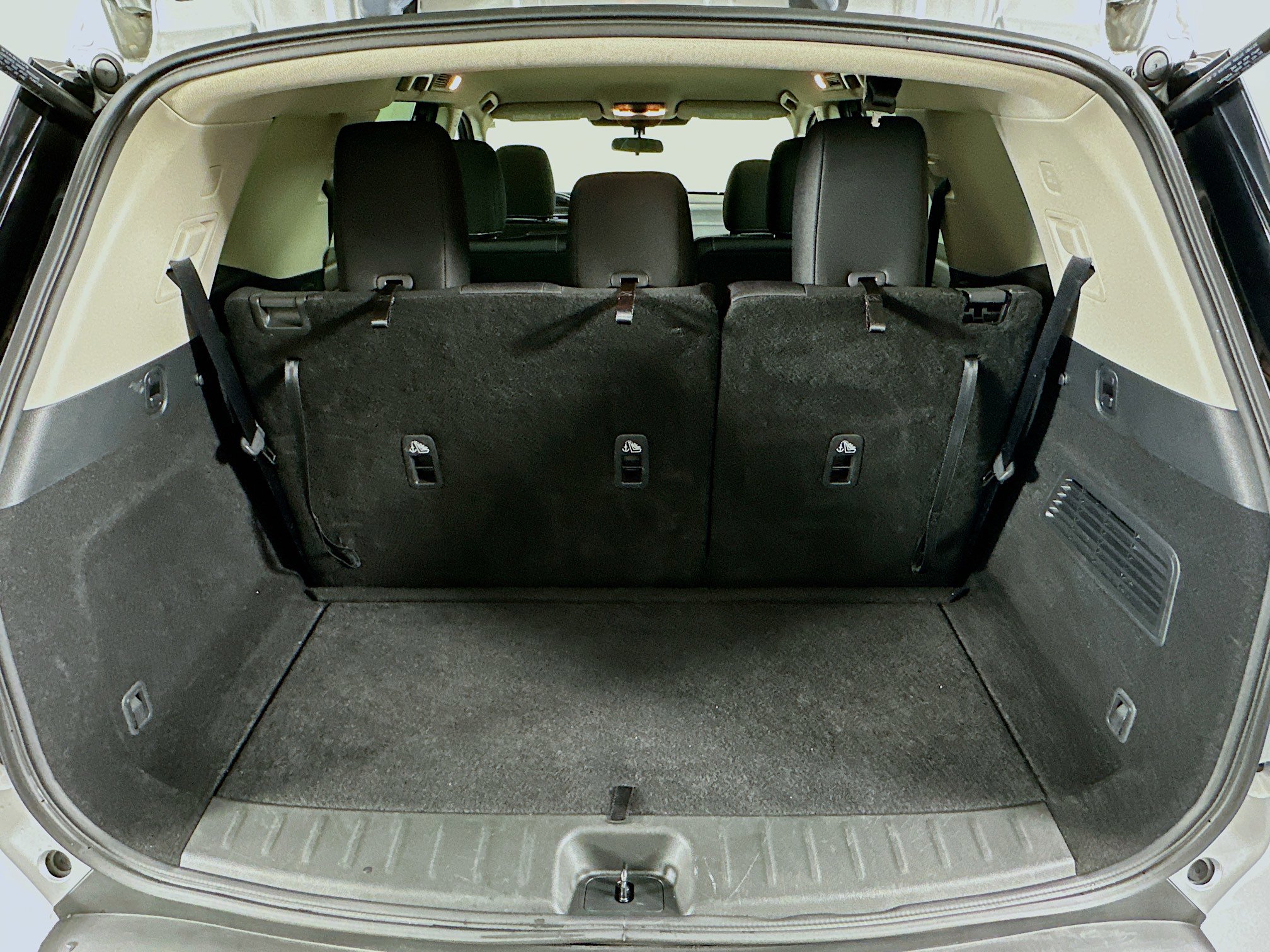 Used 2024 Nissan Pathfinder SV image 29