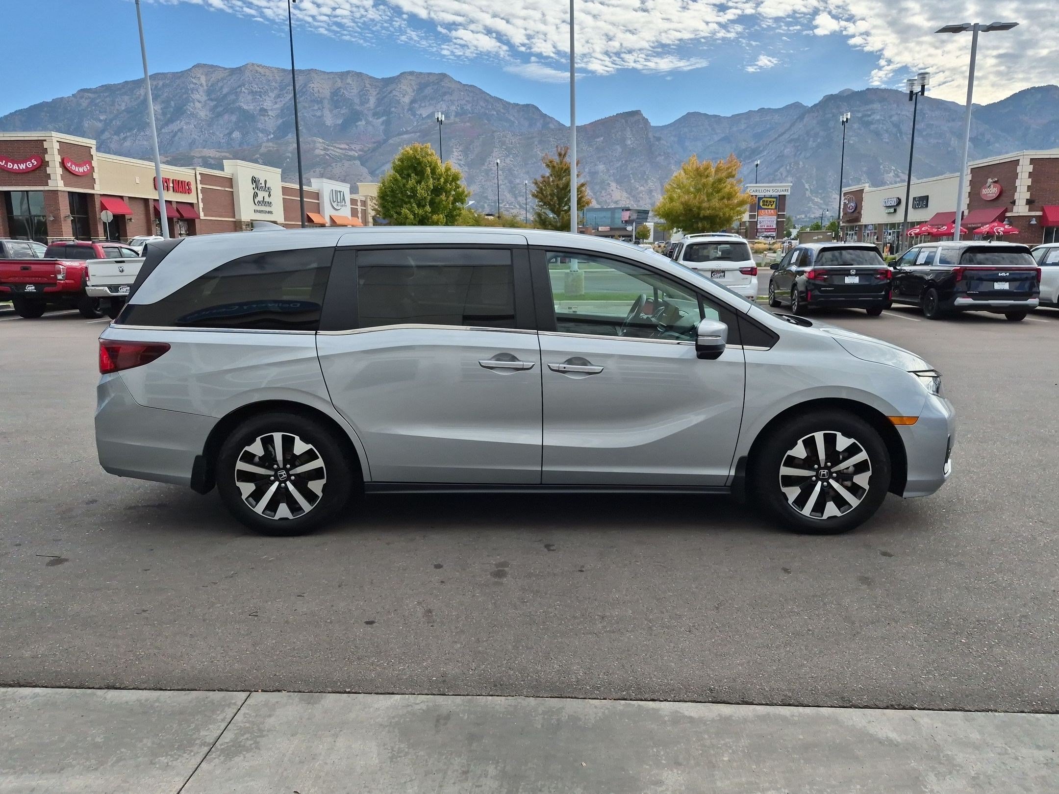 Used 2025 Honda Odyssey EX-L image 2