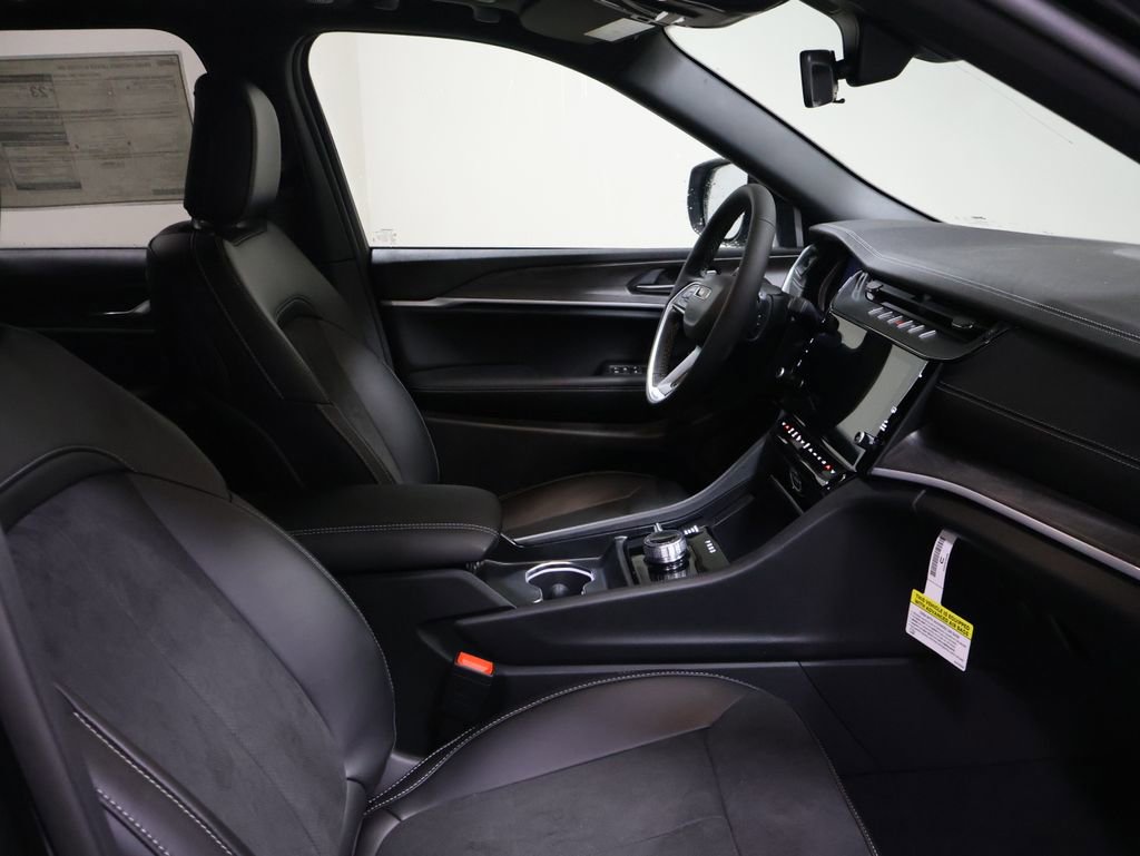 New 2026 Jeep Grand Cherokee Laredo image 17