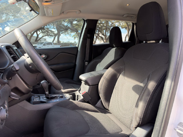 Used 2019 Jeep Cherokee Latitude w/ Popular Appearance Group FWD image 7