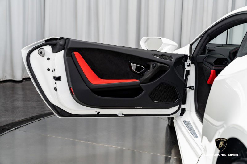 Used 2024 Lamborghini Huracan Tecnica image 27