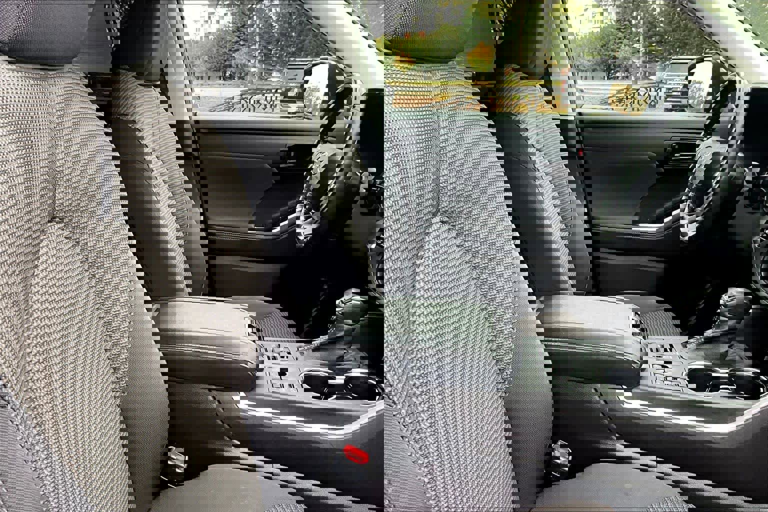 Used 2023 Toyota Highlander LE image 8