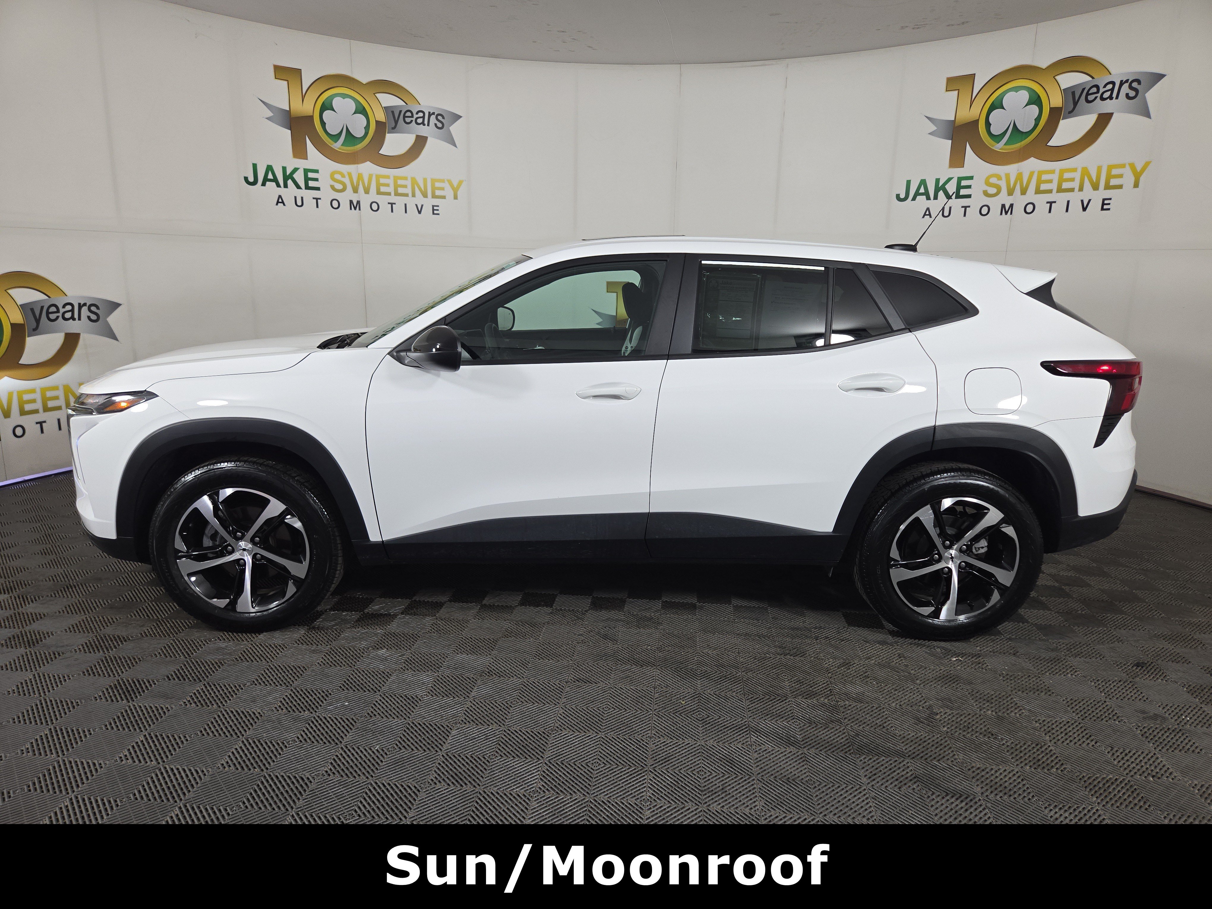 Certified 2024 Chevrolet Trax RS w/ Sunroof Package FWD image 4