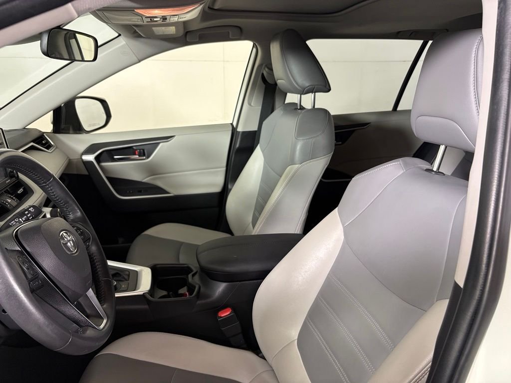 Used 2021 Toyota RAV4 XLE Premium AWD/4WD image 19
