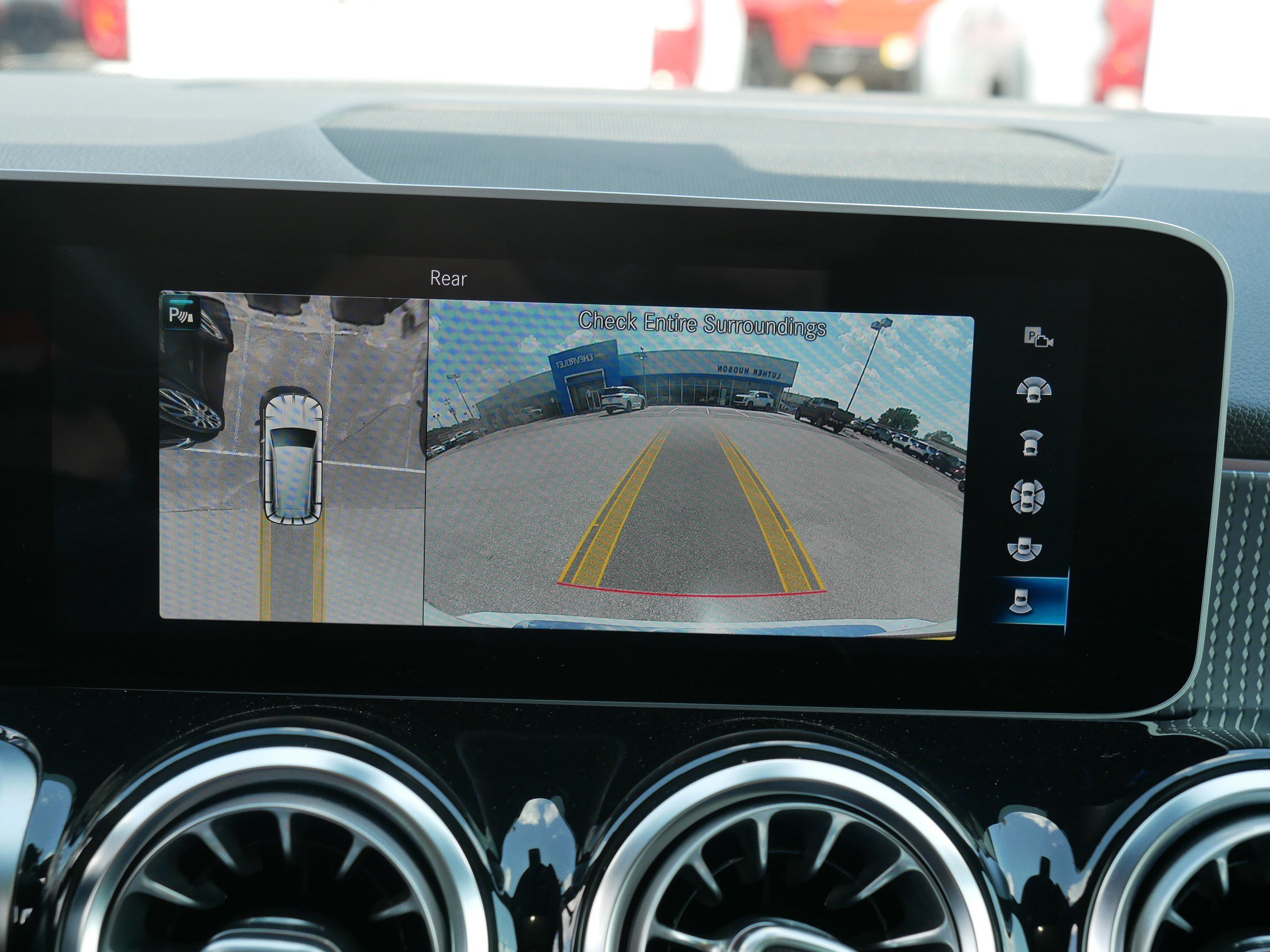 Used 2021 Mercedes-Benz GLB 250 4MATIC image 27