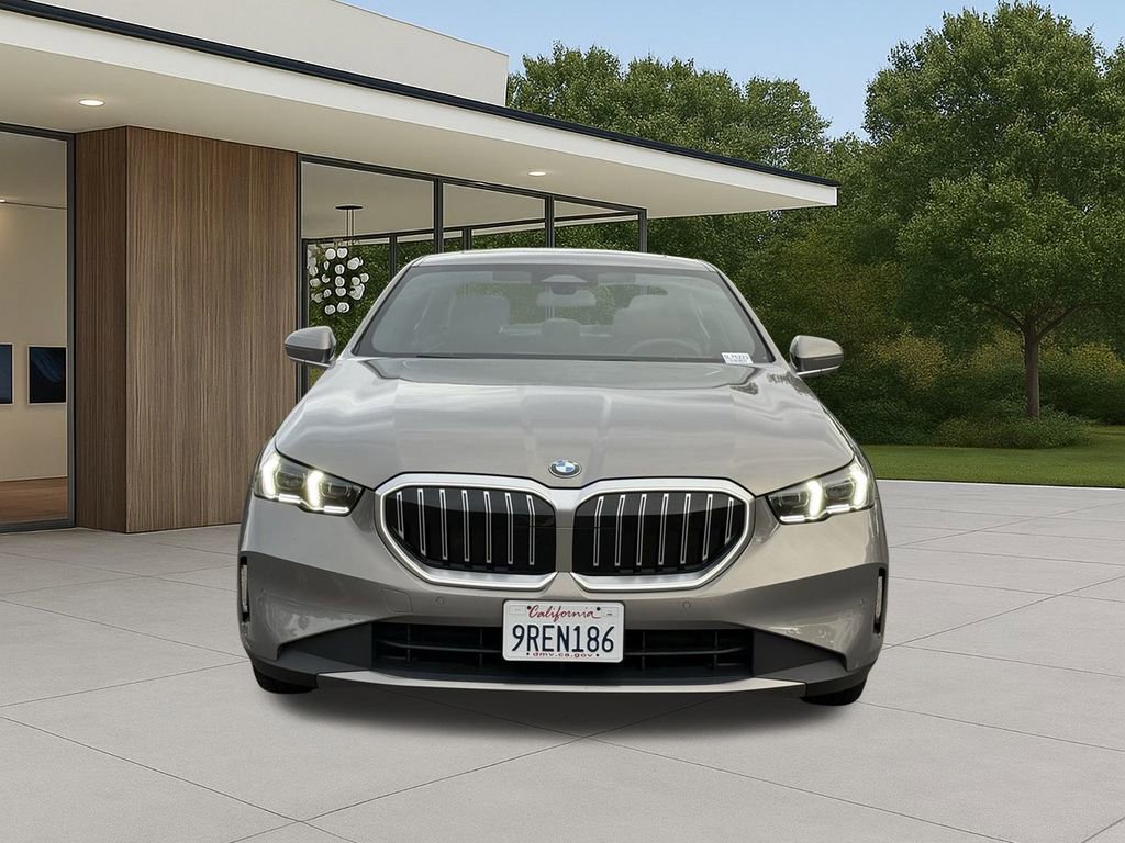Used 2025 BMW 530i image 3
