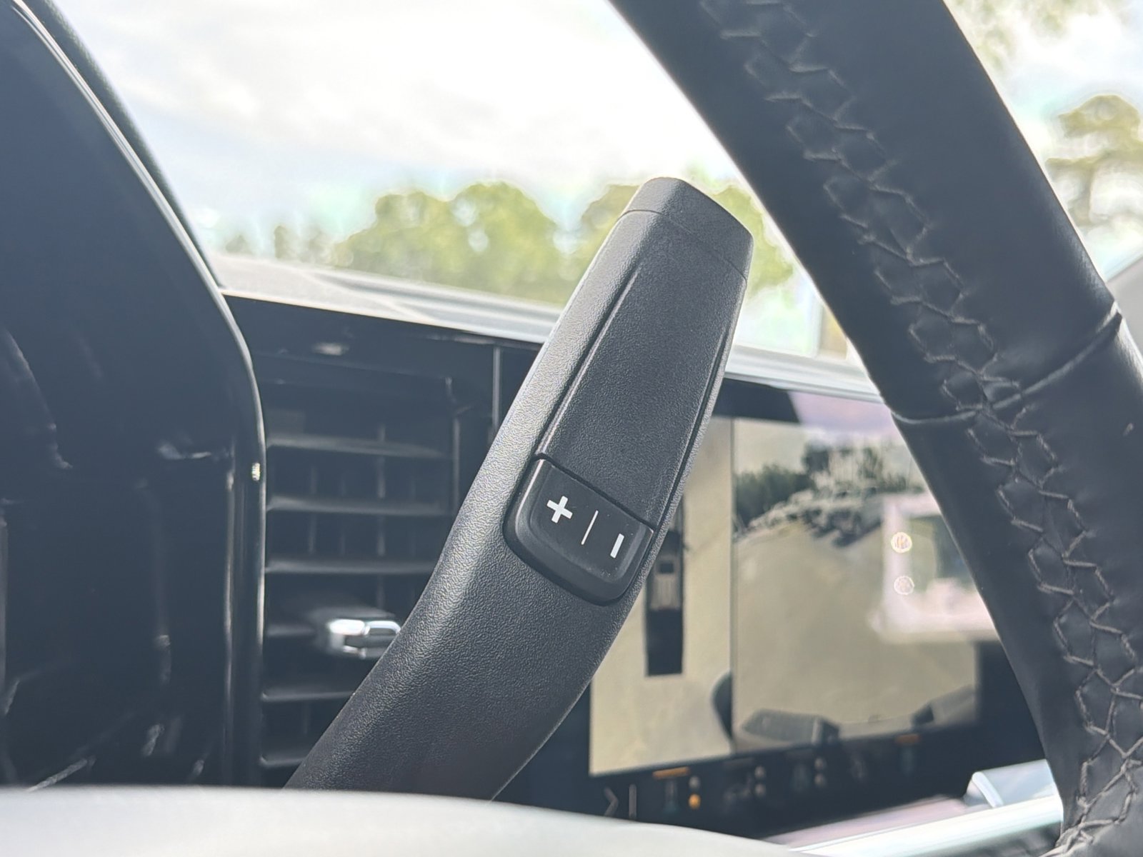 Used 2025 Chevrolet Silverado 2500 LTZ w/ LTZ Plus Package AWD/4WD image 28