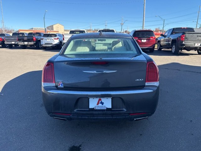 Used 2016 Chrysler 300 Limited w/ Driver Convenience Group image 5