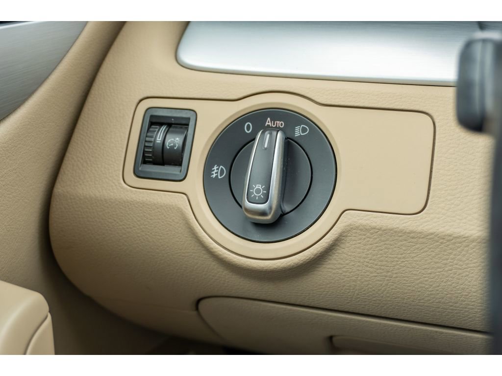 Used 2014 Volkswagen CC Sport image 26