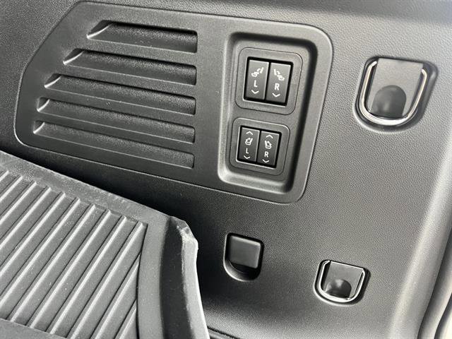 New 2026 Chevrolet Traverse RS w/ LPO, Floor Liner Package image 6