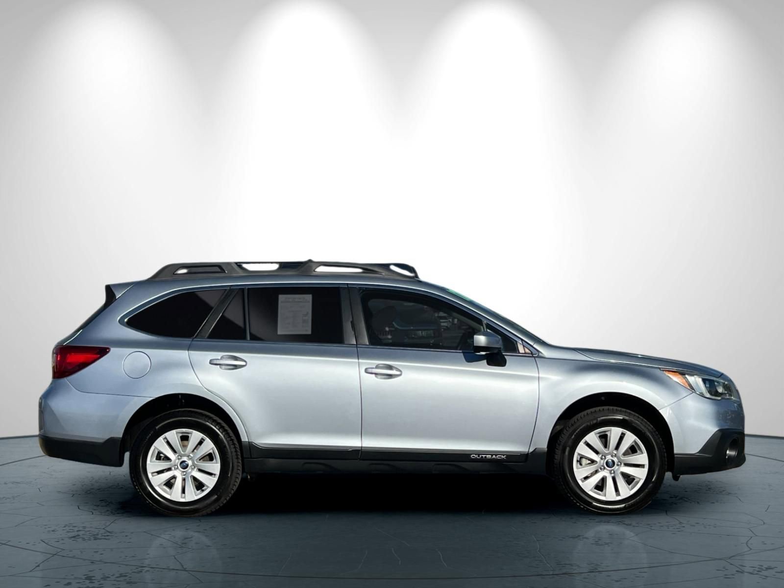 Used 2017 Subaru Outback 2.5i Premium image 3