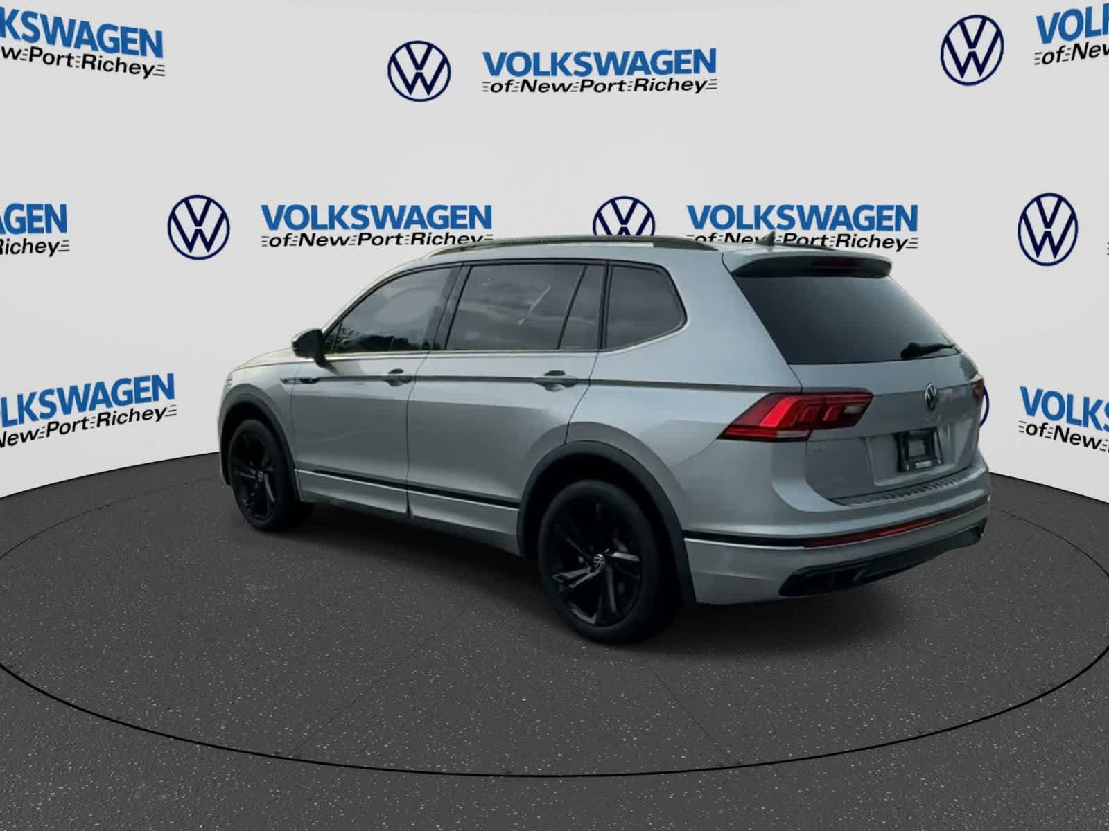 Used 2023 Volkswagen Tiguan SE R-Line FWD image 6