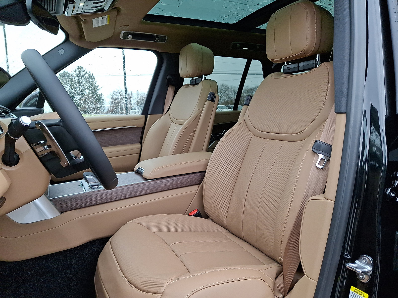 New 2026 Land Rover Range Rover SE image 3