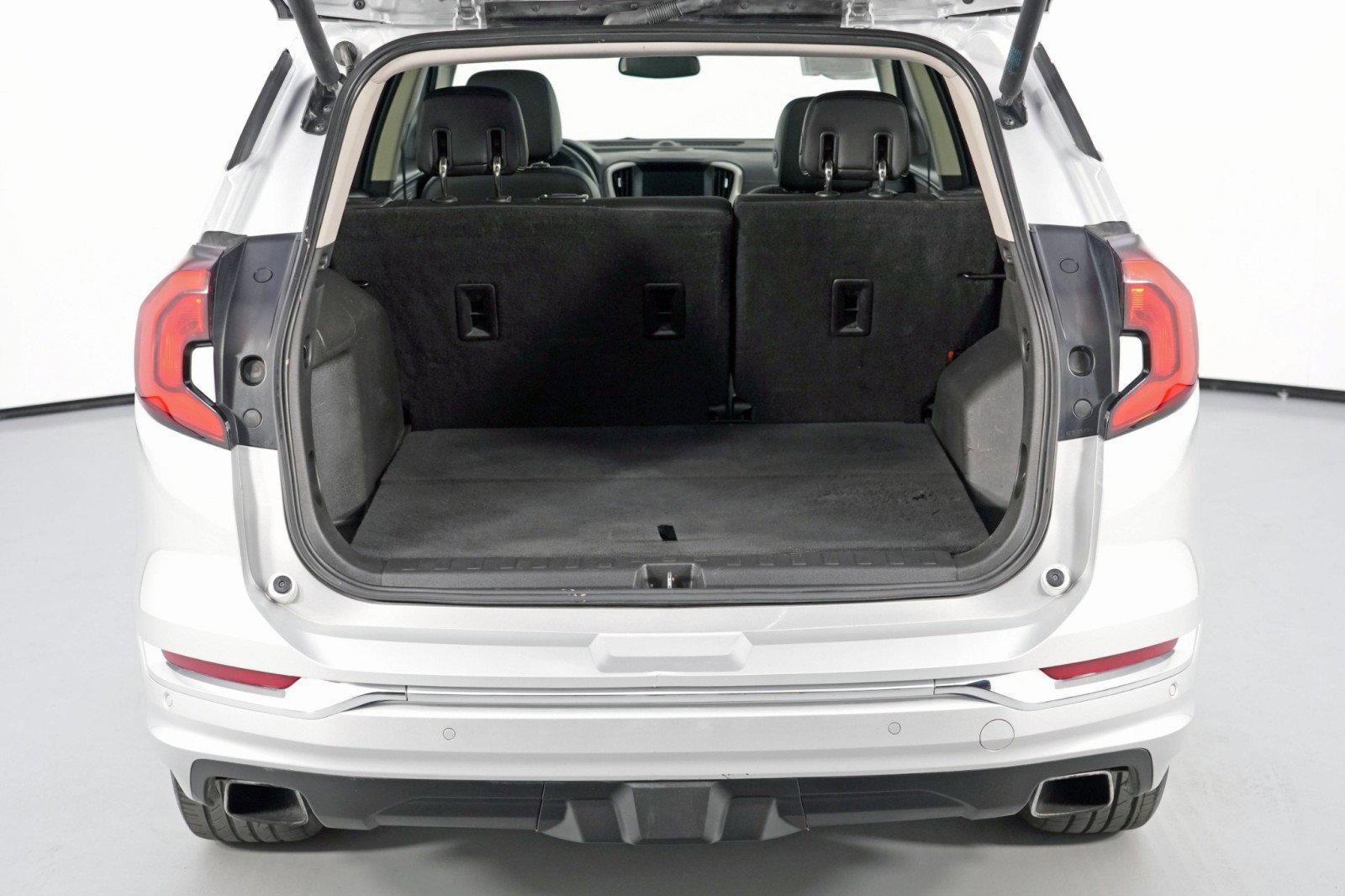 Used 2020 GMC Terrain Denali w/ GMC Pro Grade Package image 9