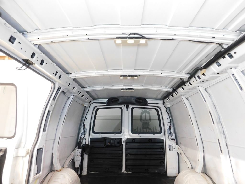 Used 2017 GMC Savana 2500 RWD image 89