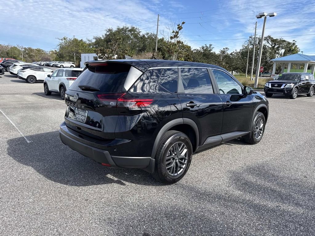 Used 2025 Nissan Rogue S image 4