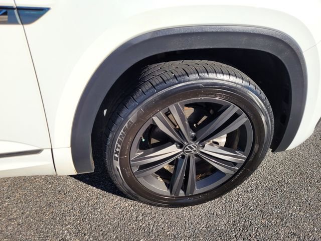 Used 2022 Volkswagen Atlas Cross Sport SEL R-Line AWD/4WD image 16