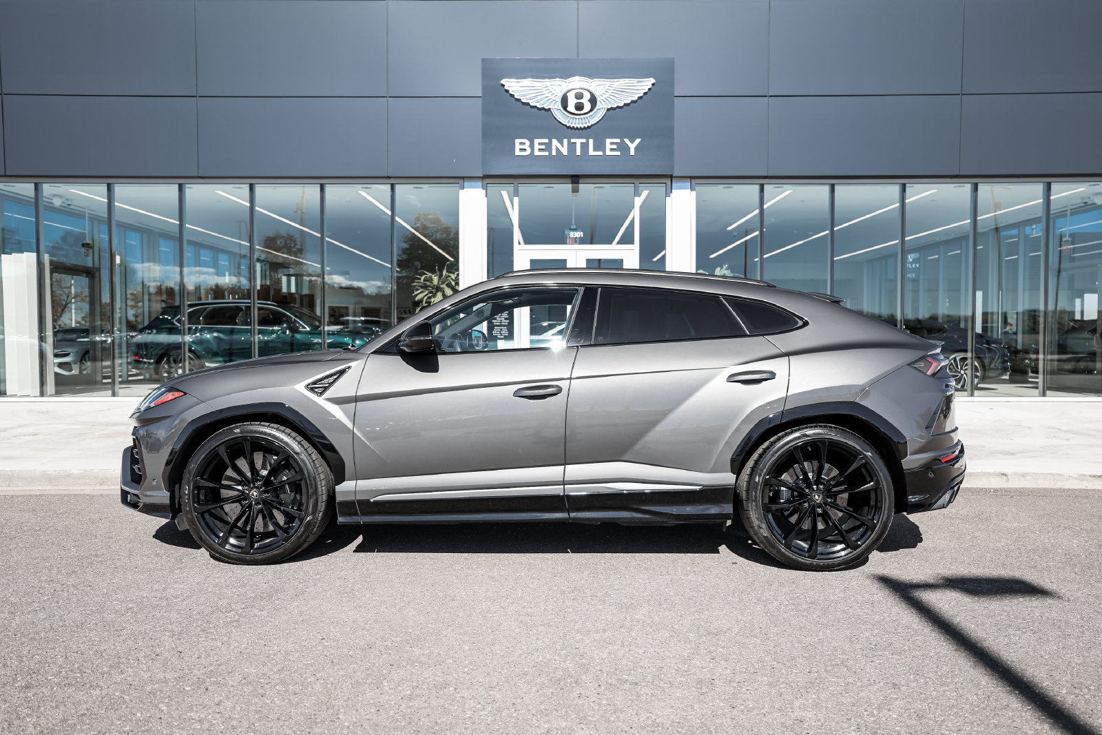 Used 2021 Lamborghini Urus AWD/4WD image 5