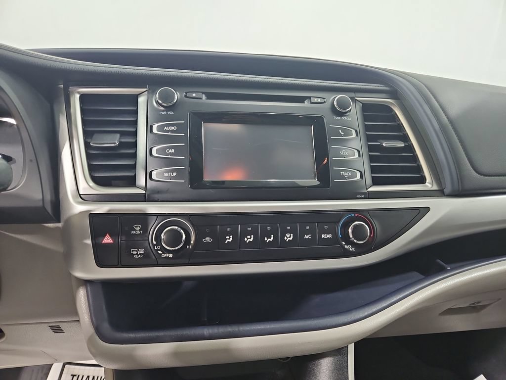 Used 2014 Toyota Highlander LE FWD image 19