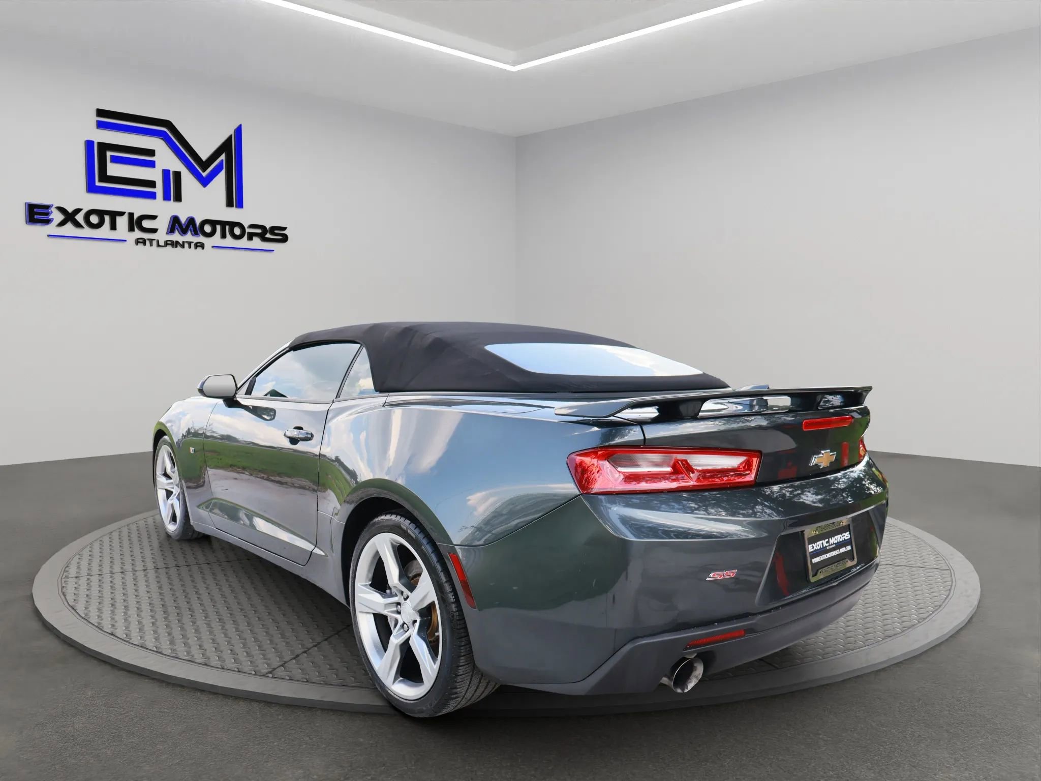 Used 2017 Chevrolet Camaro SS image 7