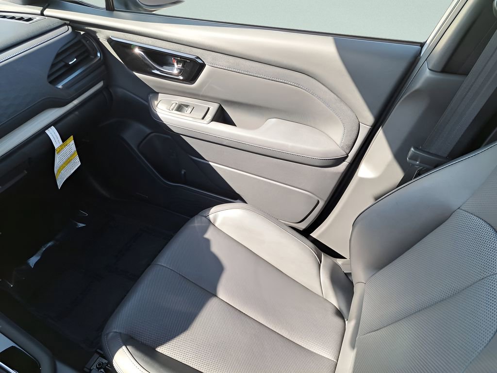 Used 2025 Subaru Forester Limited image 13