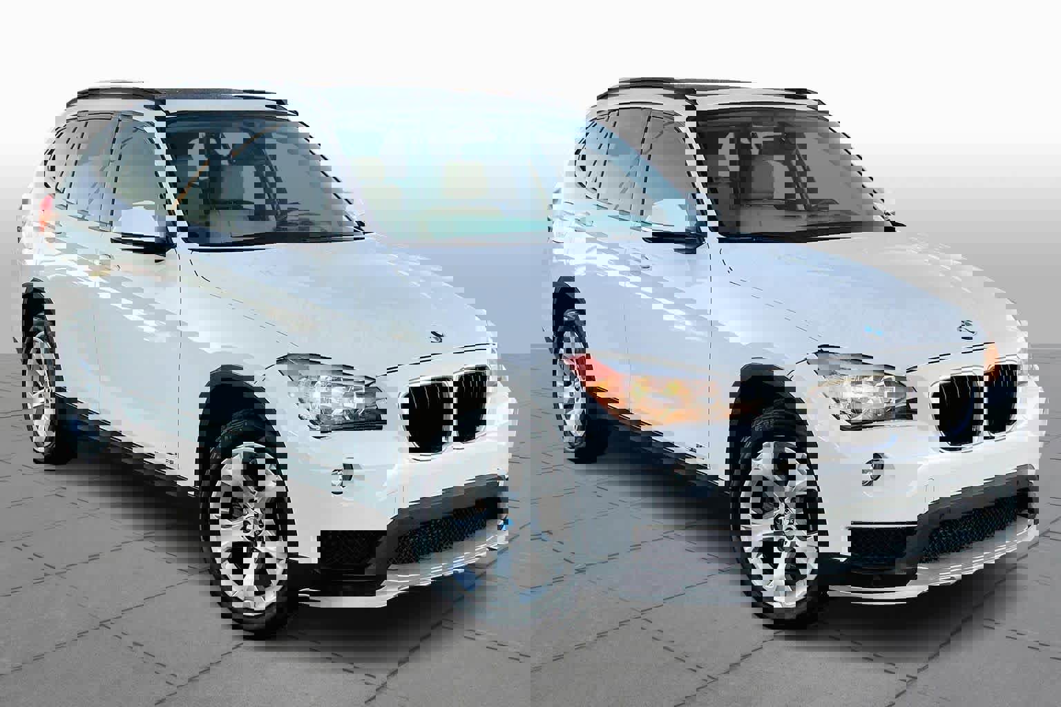 Used 2015 BMW X1 sDrive28i image 3