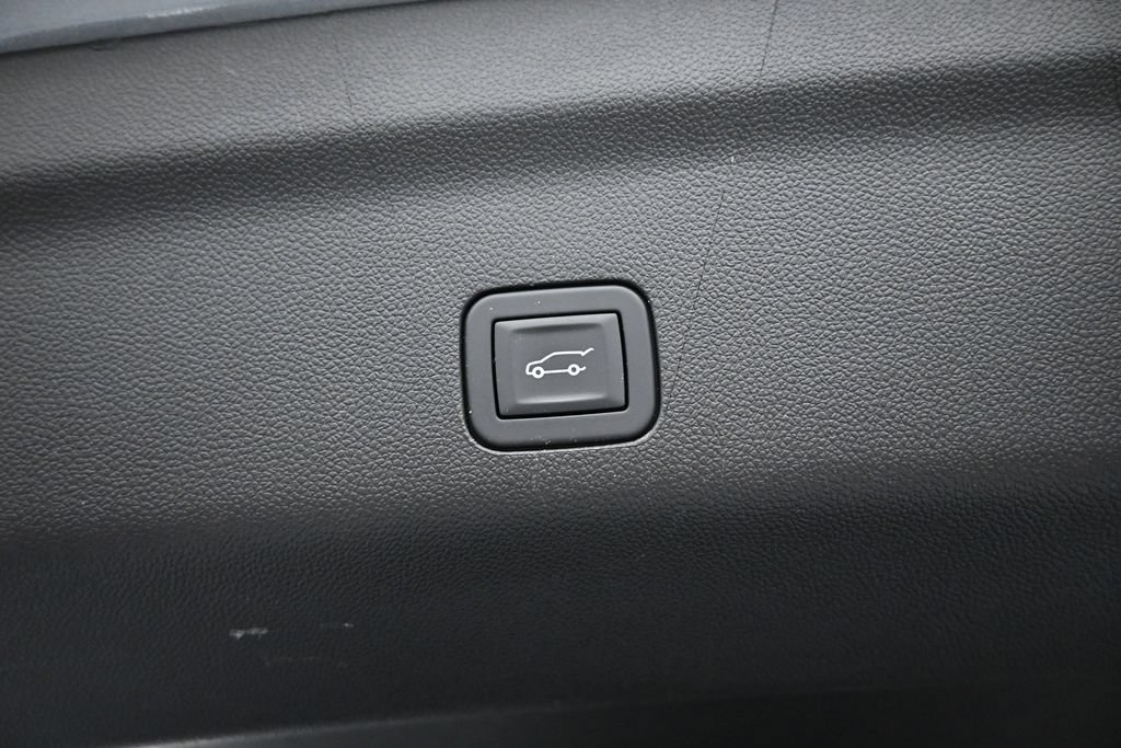 Used 2025 GMC Yukon XL Denali AWD/4WD image 29