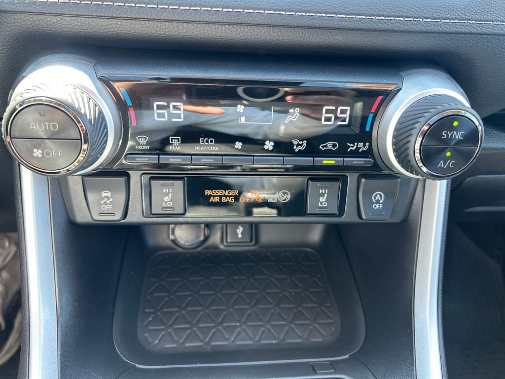 Certified 2022 Toyota RAV4 XLE Premium AWD/4WD image 31