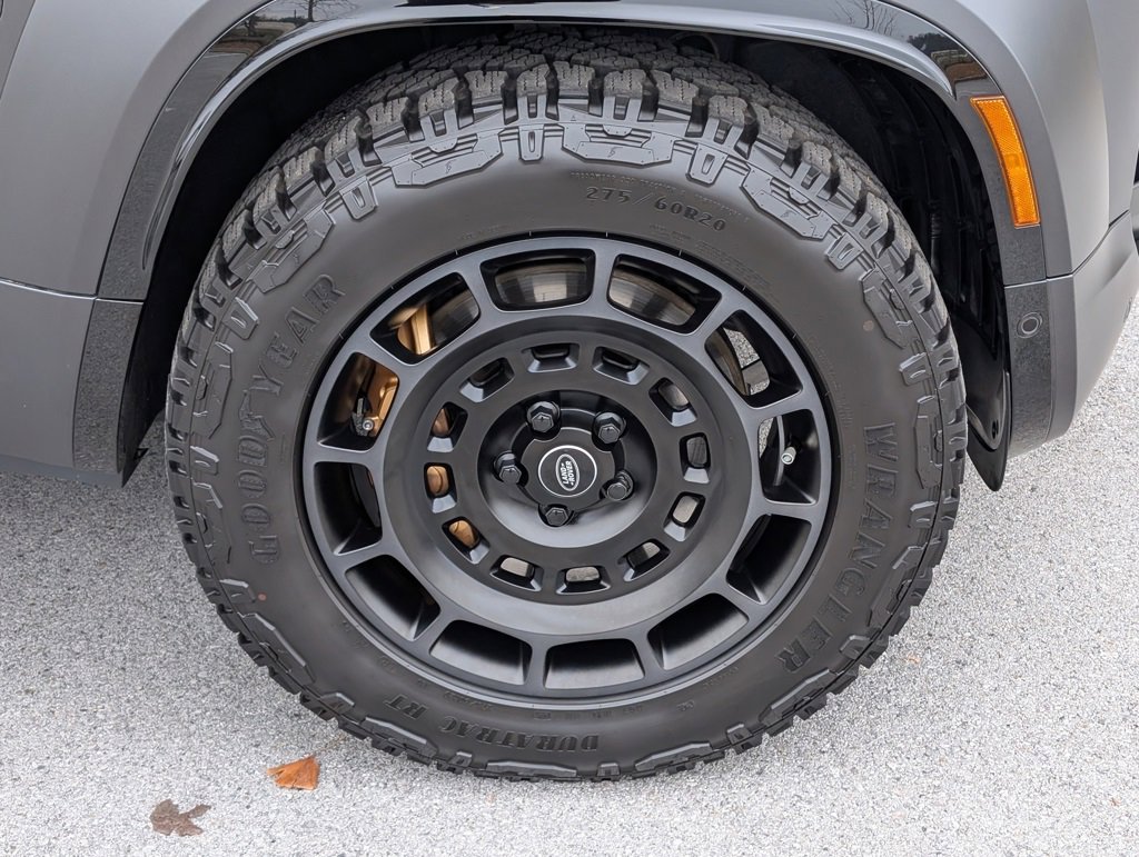 Used 2025 Land Rover Defender 110 image 34