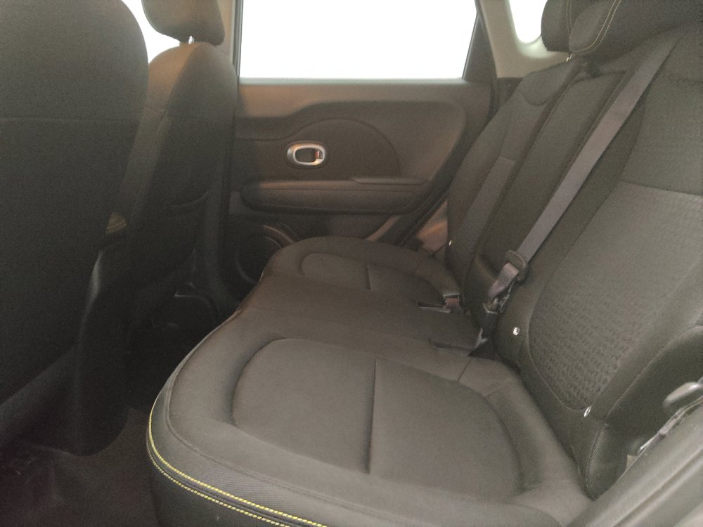 Used 2016 Kia Soul + FWD image 18